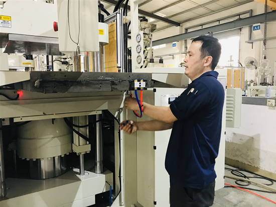 標(biāo)準(zhǔn)注塑機(jī) 標(biāo)準(zhǔn)注塑機(jī)