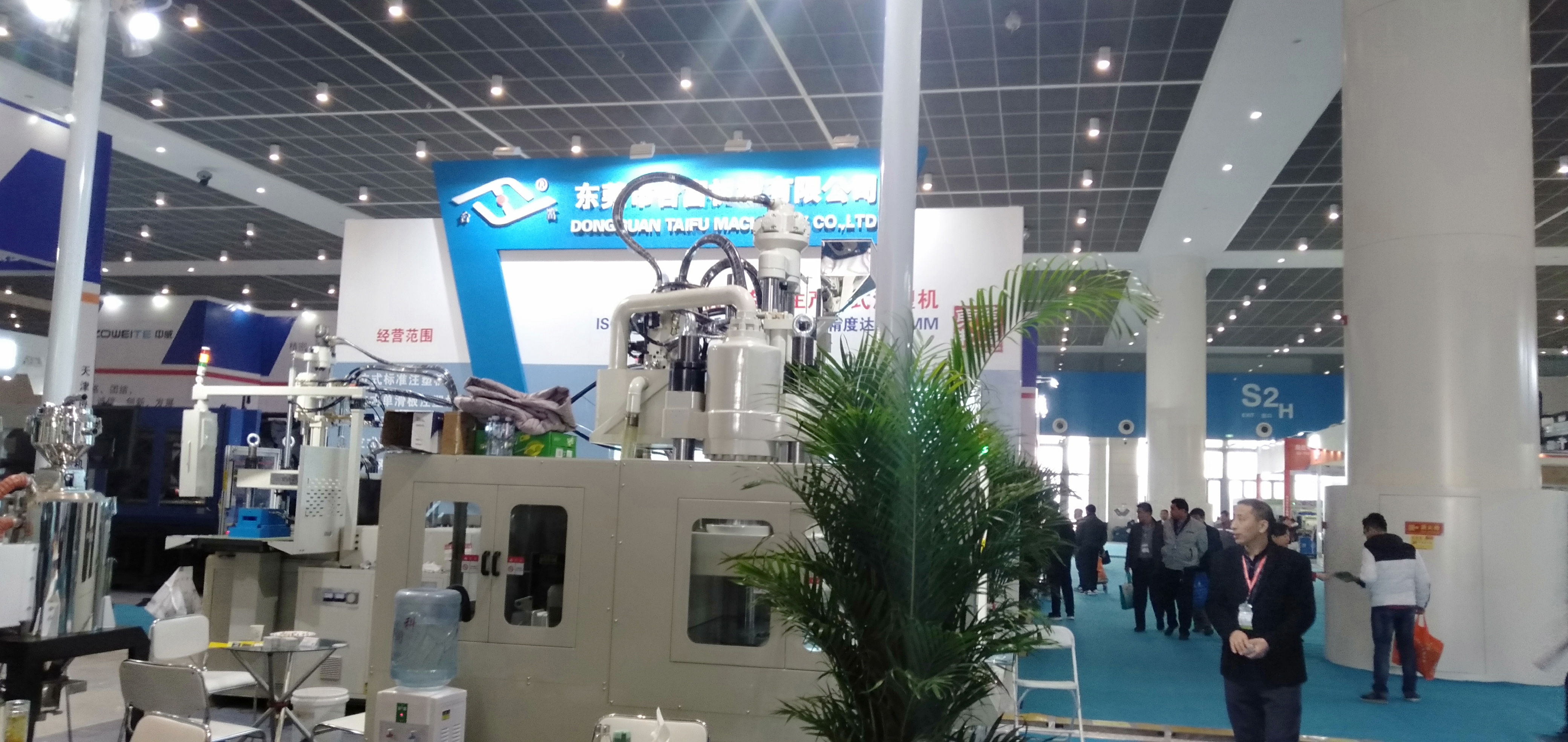 立式圓盤(pán)注塑機(jī) 立式圓盤(pán)注塑機(jī)