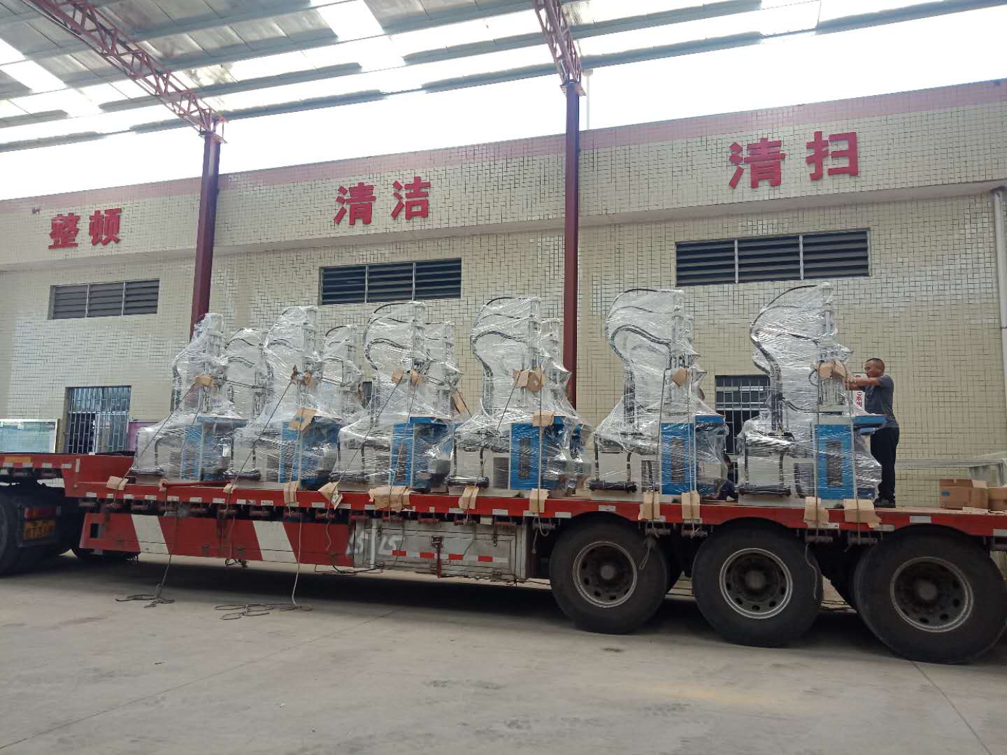 立式注塑機生產(chǎn)廠家 立式注塑機生產(chǎn)廠家