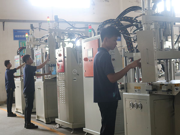 立式注塑機(jī) 立式注塑機(jī)